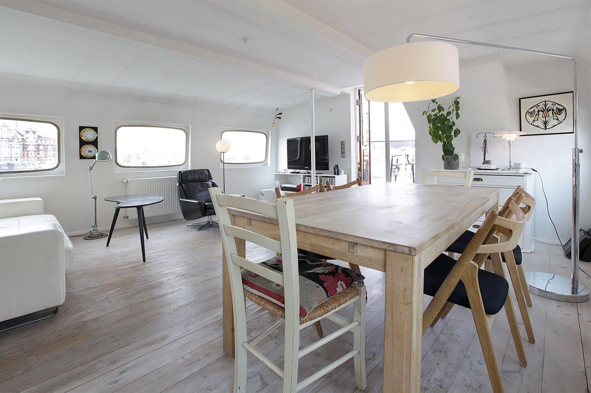 Botel Houseboat